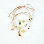 Βραχιόλι με Χριστουγεννιάτικο στοιχείο και λευκές χάντρες - CC257-0