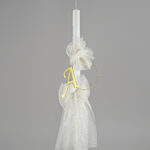 "Κομψή Βαπτιστική Λαμπάδα με Χρυσό Μονόγραμμα & Αέρινες Λεπτομέρειες" nova0597