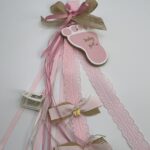 "Baby Girl: Κρεμαστό Γεννητούρι με Πήλινο Πατουσάκι σε Αποχρώσεις Άμμου & Ροζ" - Image 2