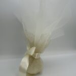 Μπομπονιέρα γάμου εκρού με γκλίντερ και σατέν φιόγκο - Image 3