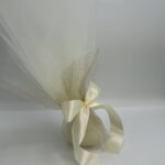 Μπομπονιέρα γάμου εκρού με γκλίντερ και σατέν φιόγκο - Image 4