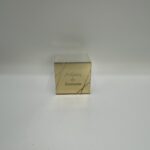 "Κομψή Χρυσή Μπομπονιέρα Κουτί με Χαραγμένα Ονόματα"