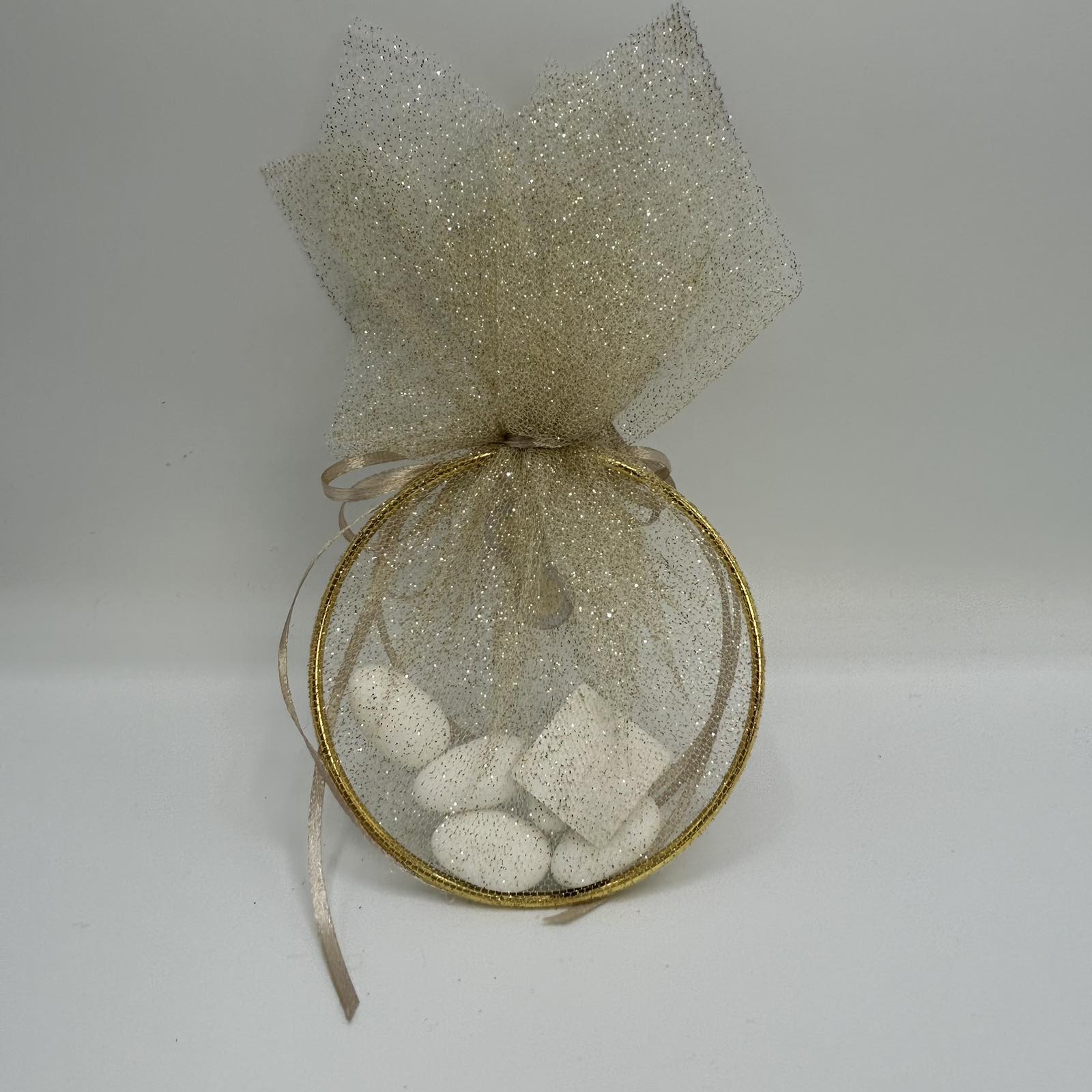 Μπομπονιέρα γάμου κρίκος με τούλι και φιόγκο Μπομπονιέρα γάμου κρίκος με τούλι και φιόγκο - Image 1