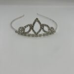 Ασημί πριγκιπική τιάρα για κομψές νύφες