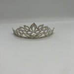 Ασημένια Πριγκιπική Τιάρα – Λάμψη & Αριστοκρατική Ομορφιά για τη Νύφη! - Image 4