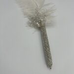 Ονειρικός νυφικός στυλός με φτερό και κρυστάλλινες λεπτομέρειες