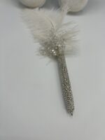 Ονειρικός νυφικός στυλός με φτερό και κρυστάλλινες λεπτομέρειες