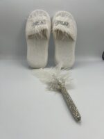 Ονειρικός νυφικός στυλός με φτερό και κρυστάλλινες λεπτομέρειες - Image 2