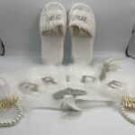 Ονειρικός νυφικός στυλός με φτερό και κρυστάλλινες λεπτομέρειες - Image 3