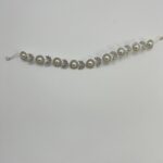 Νυφικό στεφάνι με πέρλες και λαμπερές κρυστάλλινες λεπτομέρειες - Image 2