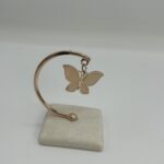 Μπομπονιέρα Βάπτισης σε Βότσαλο με Θέμα την Πεταλούδα – Ρομαντική & Συμβολική Ομορφιά