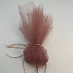 Μπομπονιέρα γάμου με οργάτζα, τούλι και glitter - Image 3