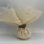 Μπομπονιέρα γάμου με τούλι και glitter λεπτομέρειες δεμένο με roze gold σκοινί - Image 2