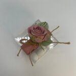 Μπομπονιέρα γάμου κουτάκι με λουλούδι και κορδέλα φιόγκο - Image 4