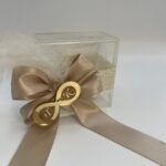 Μπομπονιέρα γάμου κουτάκι με φιόγκο και το απείρο - Image 4