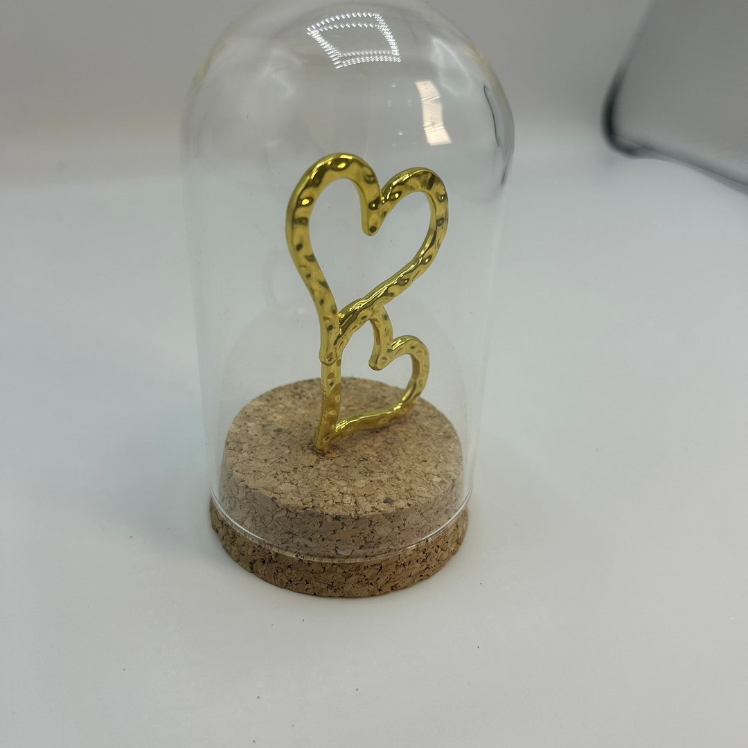 Μπομπονιέρα γάμου γυάλινος θόλος με καρδούλες Μπομπονιέρα γάμου γυάλινος θόλος με καρδούλες - Image 1