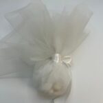 Μπομπονιέρα Γάμου με Αέρινο Τούλι & Χρυσή Διακόσμηση - Image 2