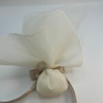 Μπομπονιέρα Γάμου με Απαλό Οργαντίνα και Δαντέλα - Image 4