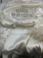 "Luxury Bridal Robe – Η Απόλυτη Ρόμπα για τη Νύφη"