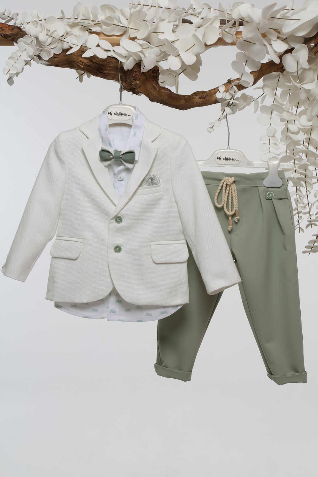 Κομψό Βαπτιστικό Σύνολο με Απαλούς Τόνους και Ιδιαίτερες Υφές Α4774 Κομψό Βαπτιστικό Σύνολο με Απαλούς Τόνους και Ιδιαίτερες Υφές Α4774 - Image 1