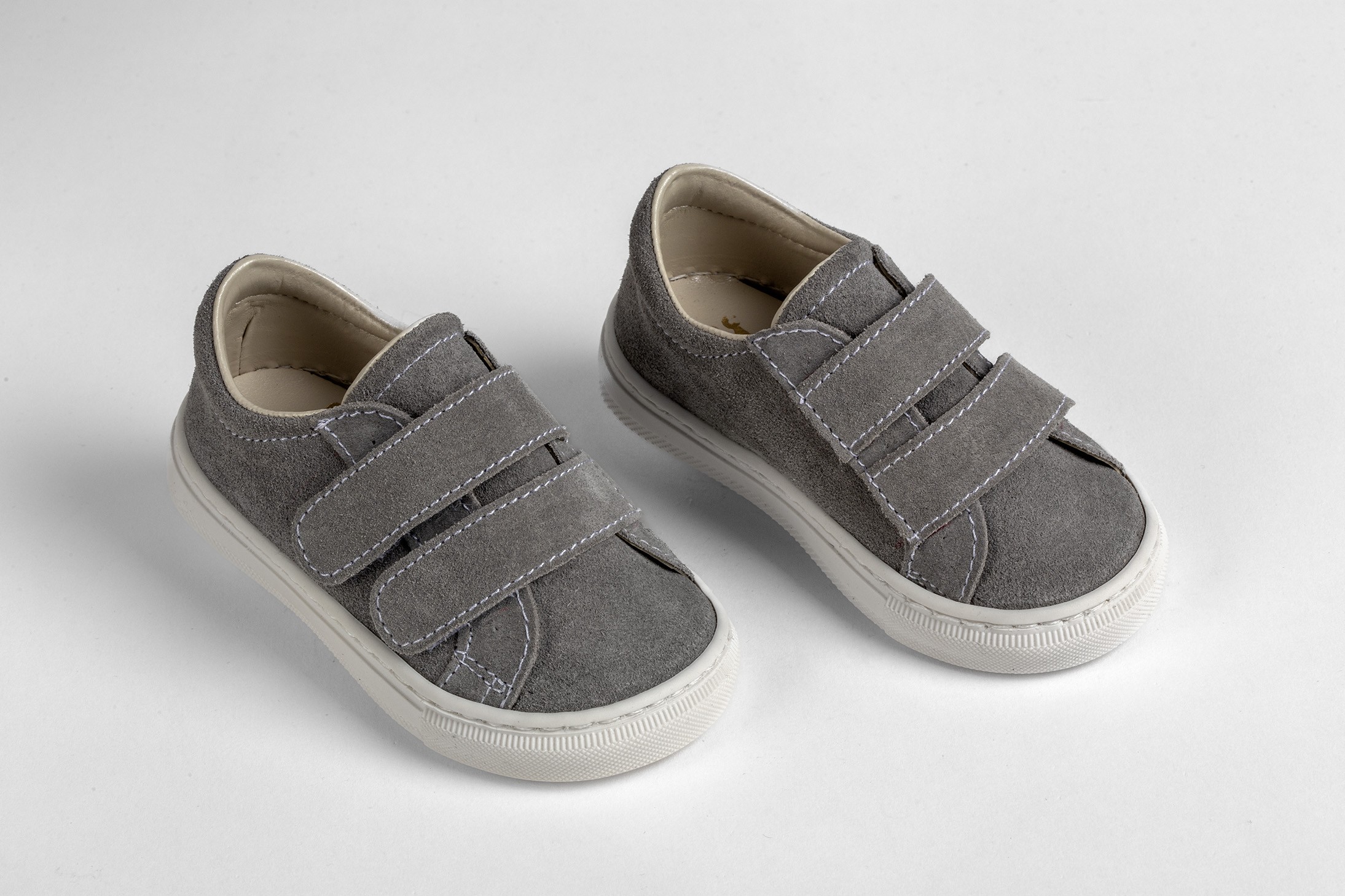 Πρακτικά Σουέτ Sneakers Βάπτισης με Αυτοκόλλητα για Μικρούς Κυρίους EVERKID Α534Ρ Πρακτικά Σουέτ Sneakers Βάπτισης με Αυτοκόλλητα για Μικρούς Κυρίους EVERKID Α534Ρ - Image 1