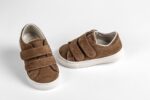 Στιλάτα Καφέ Σουέτ Sneakers Βάπτισης με Αυτοκόλλητα για Μικρούς Κυρίους EVERKID Α534Τ - Image 3