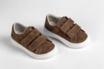 Στιλάτα Καφέ Σουέτ Sneakers Βάπτισης με Αυτοκόλλητα για Μικρούς Κυρίους EVERKID Α534Τ