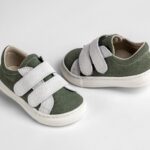 Χακί Υφασμάτινα Sneakers Βάπτισης με Γκρι Αυτοκόλλητα για Μικρούς Κυρίους EVERKID Α535Β