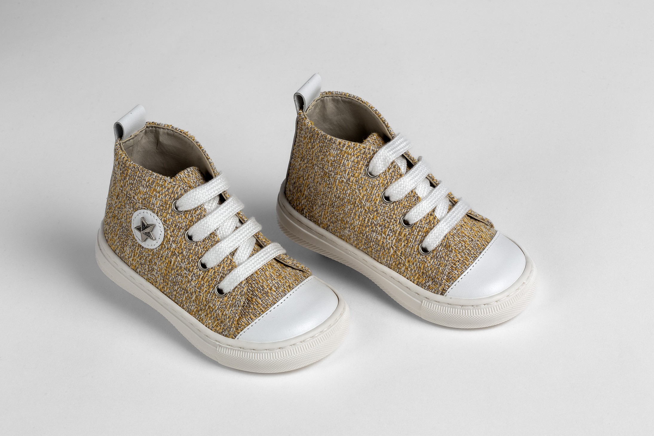 Στιλάτα High-Top Sneakers Βάπτισης σε Γκρι-Χακί Μελανζέ με Ασημί Αστέρι για Μικρούς Κυρίους EVERKID Α538Κ Στιλάτα High-Top Sneakers Βάπτισης με Ασημί Αστέρι για Μικρούς Κυρίους EVERKID Α538Κ - Image 1