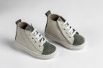 Στιλάτα High-Top Sneakers Βάπτισης σε Μπεζ Δέρμα με Πράσινες Σουέτ Λεπτομέρειες για Μικρούς Κυρίους EVERKID Α540Β
