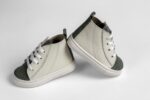 Στιλάτα High-Top Sneakers Βάπτισης σε Μπεζ Δέρμα με Πράσινες Σουέτ Λεπτομέρειες για Μικρούς Κυρίους EVERKID Α540Β - Image 3