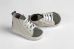 Στιλάτα High-Top Sneakers Βάπτισης σε Μπεζ Δέρμα με Πράσινες Σουέτ Λεπτομέρειες για Μικρούς Κυρίους EVERKID Α540Β - Image 5