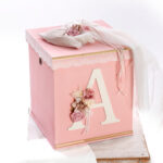 "Ροζ Αγκαλιά: Βαπτιστικό Σετ με Μπαούλο και Γράμμα 'Α'" ΣΚΒ 2511 BELLIS - Image 3