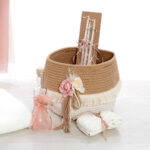 "Ρομαντική Αύρα: Βαπτιστικό Σετ με Ψάθινη Τσάντα" ΣΔΣ 2521 BELLIS - Image 4