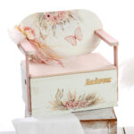 "Πεταλούδες και Όνειρα: Βαπτιστικό Σετ με Ξύλινο Μπαούλο για την Ιωάννα" ΣΔΣ ΣΚΒ 2510 BELLIS - Image 6