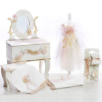 "Η Τουαλέτα της Νεφέλης: Βαπτιστικό Σετ με Ξύλινο Μπαούλο" ΣΚΒ 2520 BELLIS