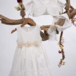 Η Αθωότητα της Πρώτης Ευχής: Βαπτιστικό Σύνολο με Δαντέλα και Λουλούδια ΜΒ Κ77