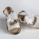 Ρομαντικά Βαπτιστικά Πέδιλα με Τρισδιάστατα Λουλούδια everkid K540A