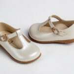 Εκρού Βαπτιστικά Παπουτσάκια με Λουλούδια και Πέρλες everkid K559Ε