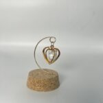 Μπομπονιέρα Καρδιά με Κρύσταλλο σε Βάση Φελλού: Ένα Λαμπερό Δώρο Αγάπης και Κομψότητας