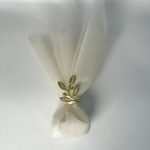 Μπομπονιέρα με Τούλι και Χρυσό Διακοσμητικό Φύλλο: Ένα Φυσικό και Κομψό Δώρο - Image 2