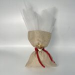 Μπομπονιέρα Λινάτσας με Τούλι και Καρδιά: Ένα Ρουστίκ και Ρομαντικό Δώρο με Προσωπικότητα