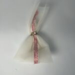 Μπομπονιέρα Τούλι με Δαντέλα και Πέρλα: Ένα Αέρινο και Ρομαντικό Δώρο