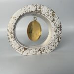 Κυκλική Μπομπονιέρα με Χρυσό Μετάλλιο: Ένα Μοντέρνο και Κομψό Δώρο - Image 2