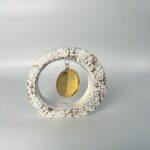 Κυκλική Μπομπονιέρα με Χρυσό Μετάλλιο: Ένα Μοντέρνο και Κομψό Δώρο