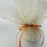 Μπομπονιέρα με Τούλι, Λάμψη και Πορτοκαλί Κορδέλα: Ένα Λαμπερό και Χαρούμενο Δώρο - Image 2