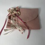 Ρομαντική Μπομπονιέρα Βάπτισης για Κορίτσι σε Σχήμα Φακέλου με Πεταλούδα