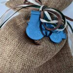 Ρουστίκ Μπομπονιέρα Βάπτισης με Λινάτσα και Μπλε Τρακτέρ - Image 2