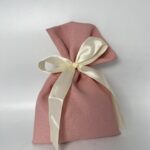 Ρομαντική Μπομπονιέρα Βάπτισης σε Σάπιο Μήλο με Ιβουάρ Σατέν Κορδέλα