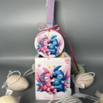 Πασχαλινή Λαμπάδα & Μολυβοθήκη "Stitch & Angel" - Image 2
